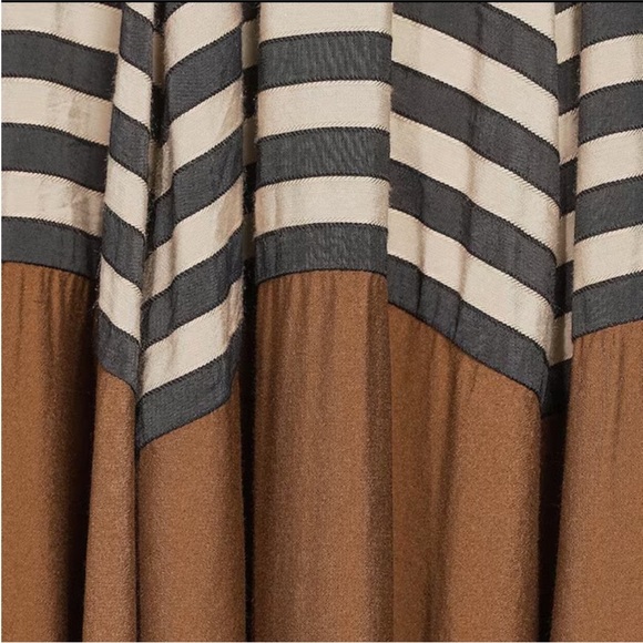 Antonio Melani
Ashley Stripe Luxe Voile V-Neckline
Sleeveless A-Line Maxi Dress - Picture 3 of 3